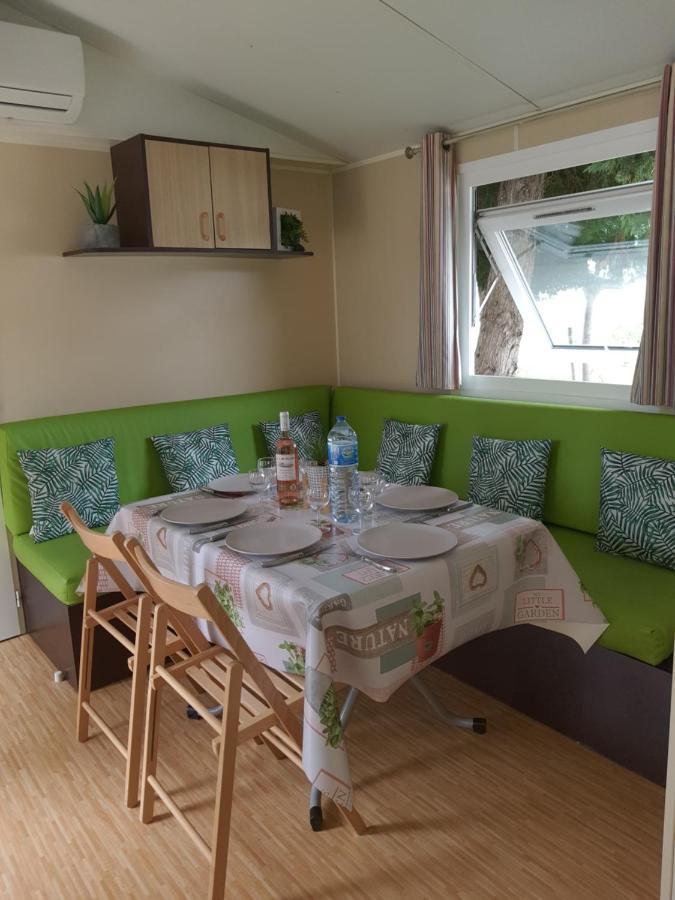 Mobilhome Climatise 3 Chambres วิค-ลา-การ์ดิโอล ภายนอก รูปภาพ