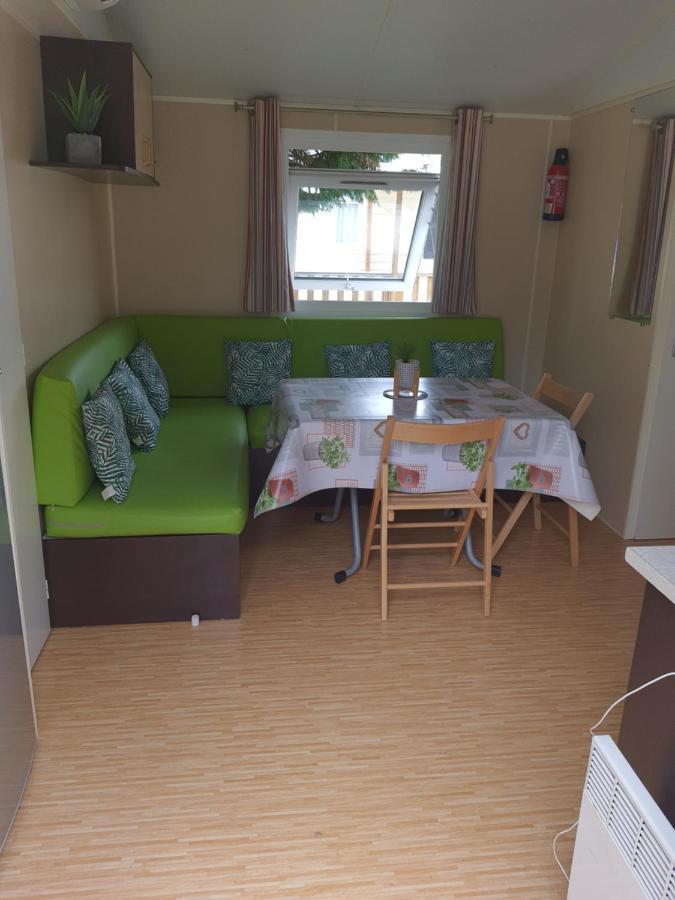Mobilhome Climatise 3 Chambres วิค-ลา-การ์ดิโอล ภายนอก รูปภาพ